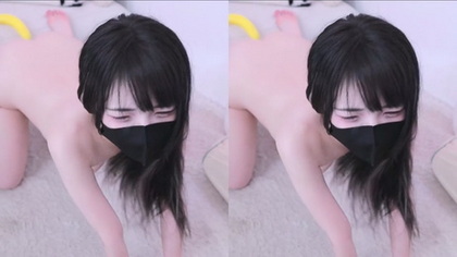 Exclusive Korean Camgirl Mozzzi in Sizzling Live Performance